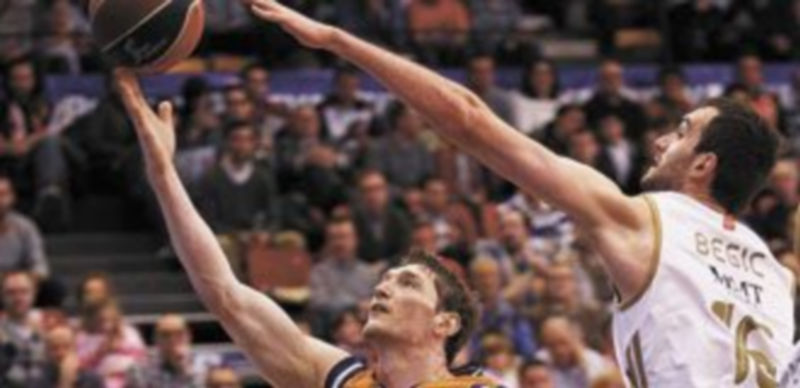 El conjunto de Pablo Laso tuvo la oportunidad de superar al Barça y colocarse líder pero perdió ante el Valencia. / Europa Press