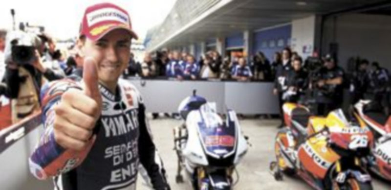 Jorge Lorenzo saldrá hoy primero en Moto GP tras superar a Dani Pedrosa en la sesión de calificación de ayer. / Reuters