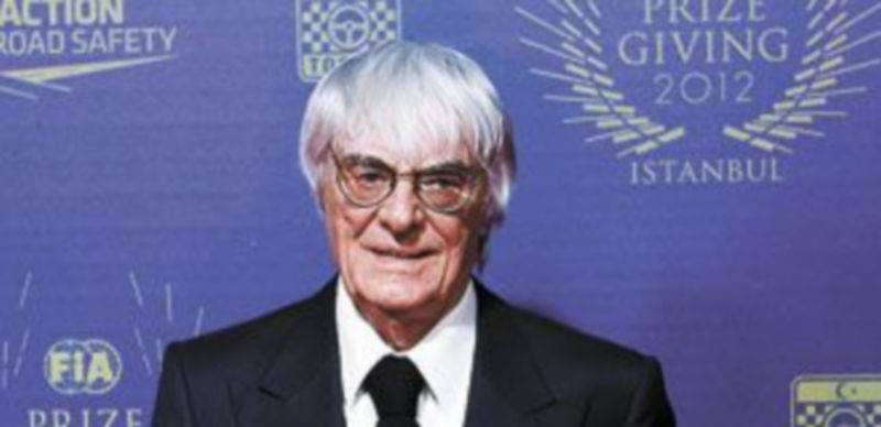 Ecclestone posa antes de la gala celebrada en Estambul. / M. Sezer (Reuters)
