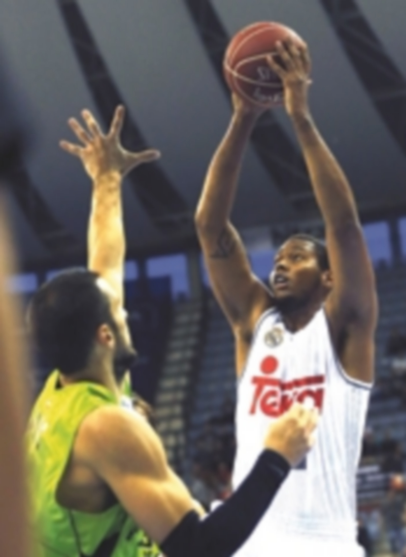 Los blancos pusieron fin este domingo a una racha de cuatro derrotas. / EFE