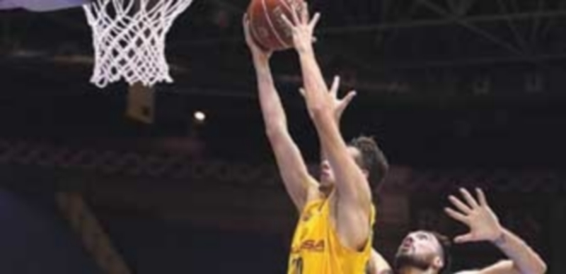 Marcus Eriksson entra a canasta durante el último partido de Liga Endesa. / E.P.