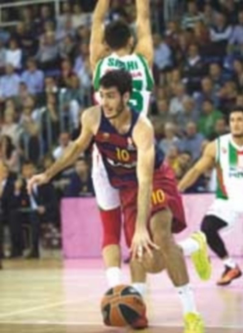 Abrines supera a Sipahi durante el último partido del Barcelona en Euroliga. / EFE