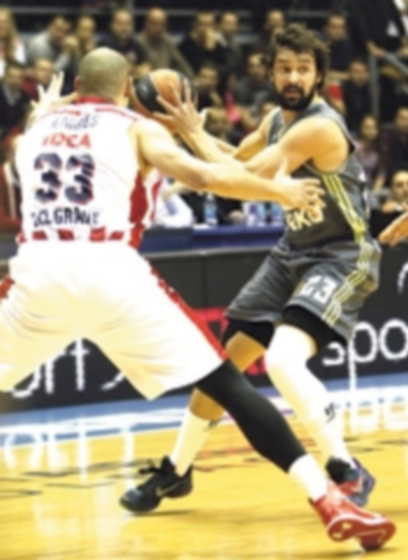 Sergio Llull se ha entrenado a menor ritmo por un golpe del último partido. / EFE