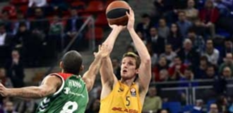 Doellman busca la canasta durante el último partido ante el Laboral Kutxa. / EFE