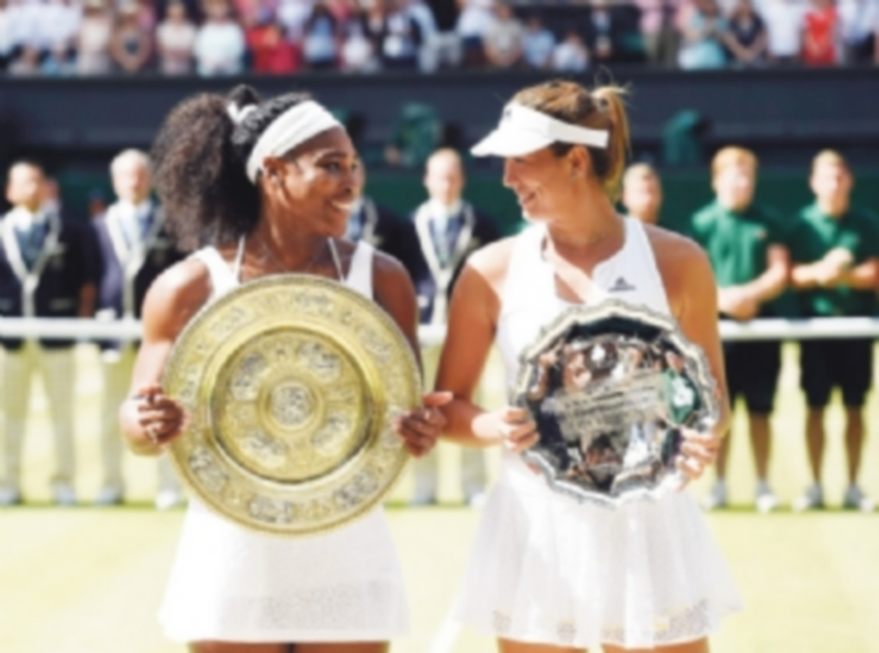 Garbiñe Muguruza (derecha) ya fue finalista del último torneo de Wimbledon. / EFE