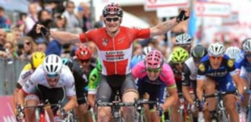 Greipel celebra su victoria en la séptima etapa del Giro de Italia. / Efe