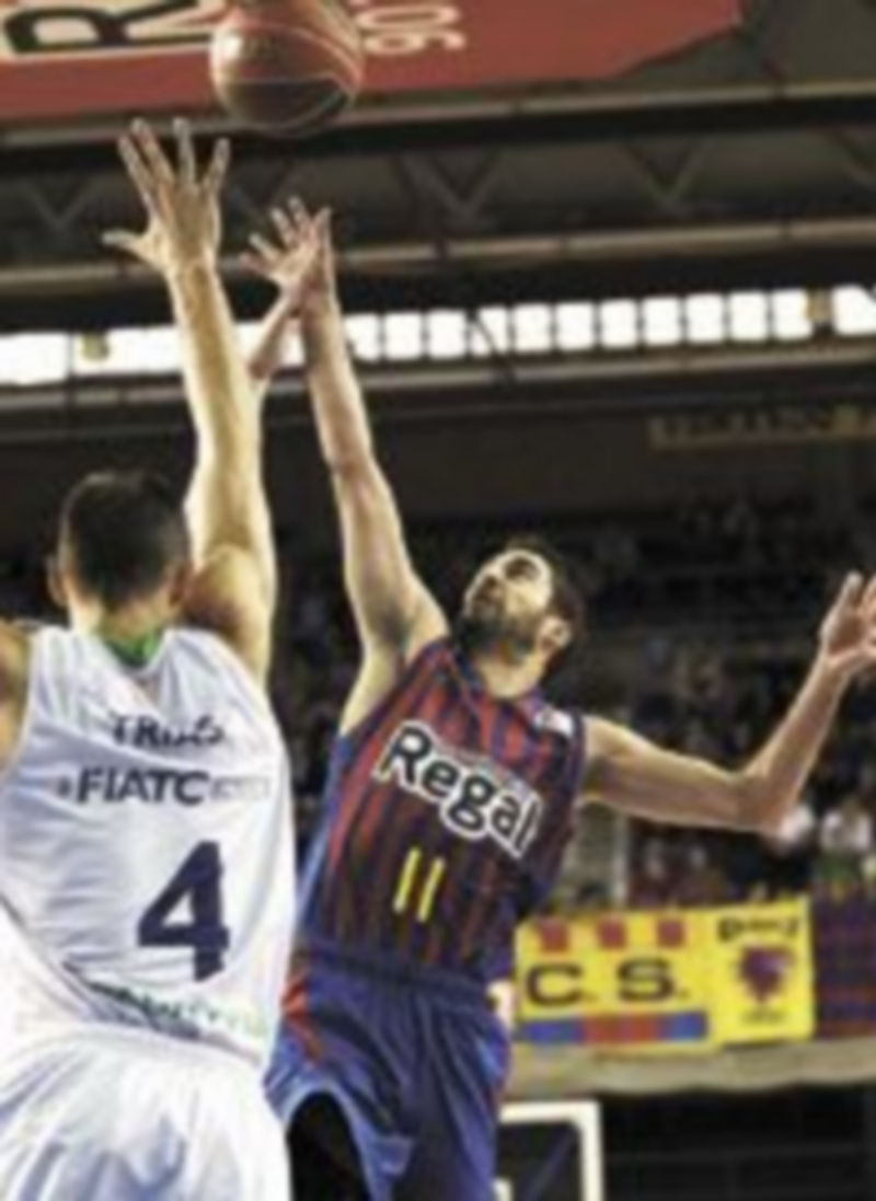 Juan Carlos Navarro logro siete puntos ante la Penya. / EFE