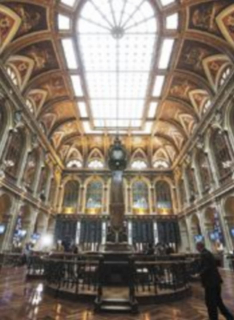 La prima de riesgo llegó a situarse al borde de los 500 puntos básicos. / Efe.