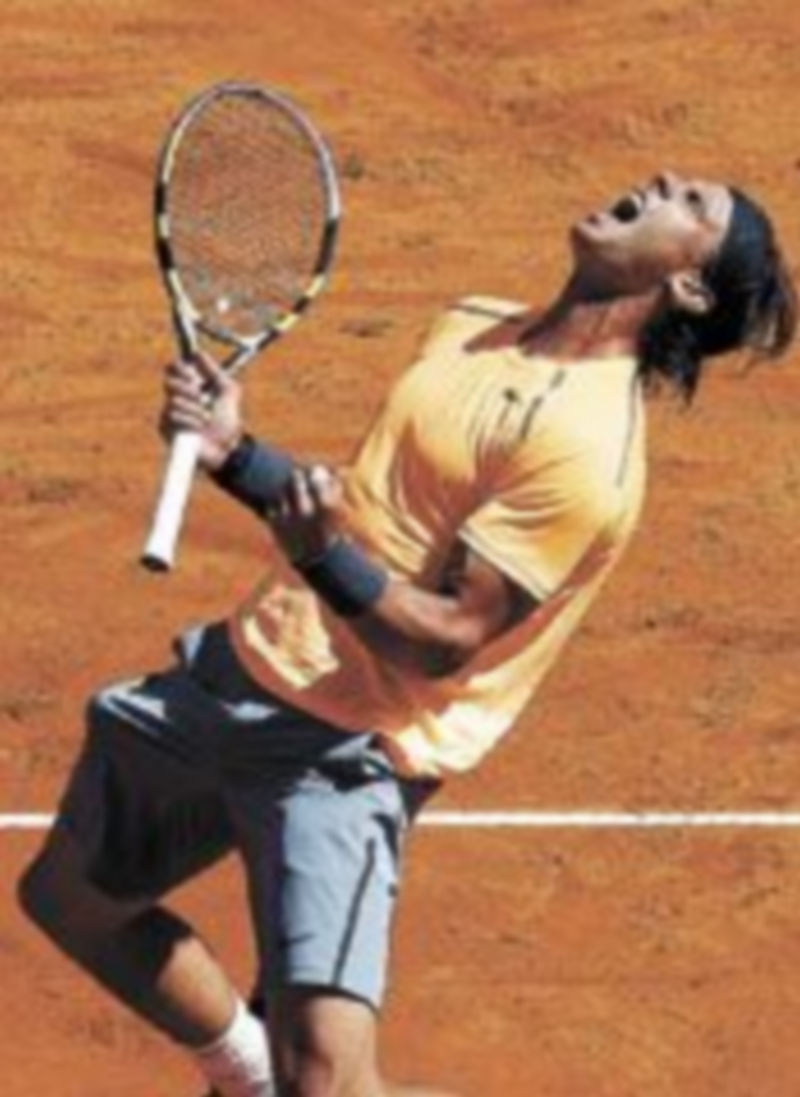 Gesto de rabia y alegría de Nadal tras conseguir el triunfo. / Reuters