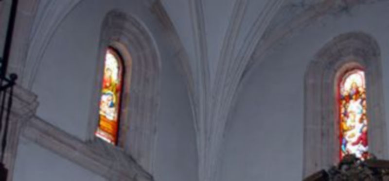 Las nuevas vidrieras han sustituido a los ventanales del templo
