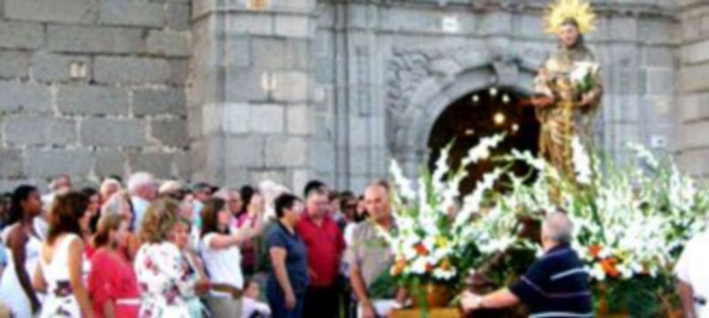 Numerosos fieles y miembros de ‘Frater Segovia’ inauguraron el pasado sábado en Navas de San Antonio un proyecto de accesibilidad . / Juan Andrés Saiz