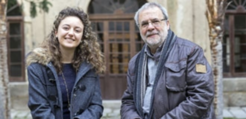 El profesor de la IE University Juan José Prat Ferrer y la alumna de Comunicación Lucía Naveiro