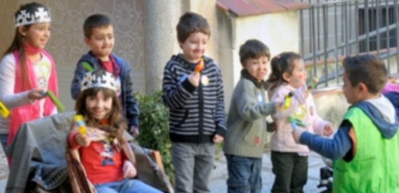 Las actividades de la fiesta congregaron a un gran número de niños que disfrutaron con las propuestas creadas para compartir la jornada. / Kamarero