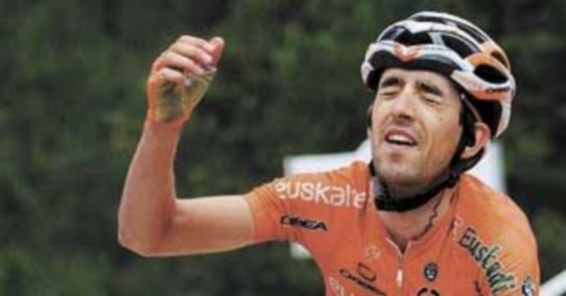 El ciclista del Euskaltel Mikel Nieve celebra su victoria en la etapa reina. / Efe.