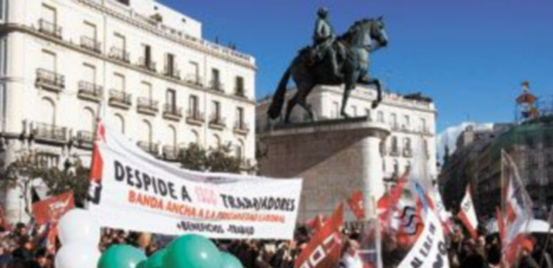 Cada día son más frecuentes las manifestaciones callejeras en protesta por los despidos colectivos de empresas radicadas en España. / EFE