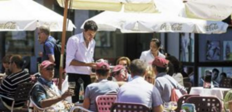 La hostelería ganó 9.243 afiliados en los primeros meses del año 2011. / Alberto Rodrigo