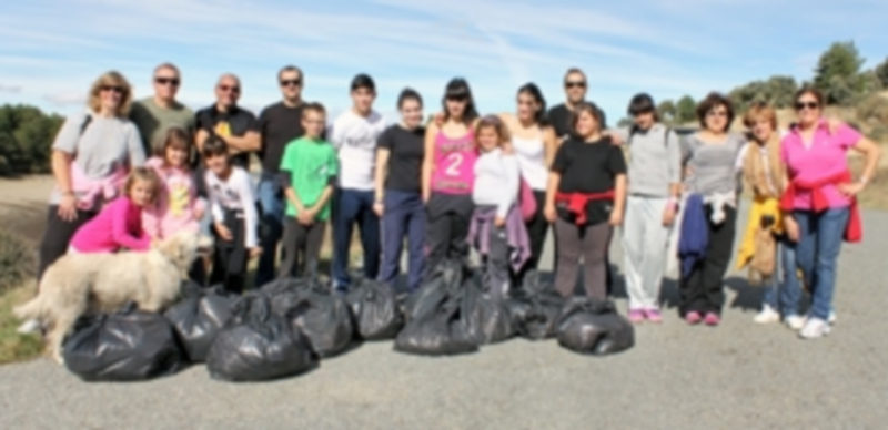Los vecinos reunieron unas cuentas bolsas de desperdicios que después fueron recogidos por los servicios de limpieza de la capital. / El Adelantado