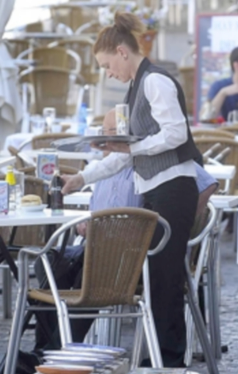 Las mujeres dedicadas al sector Servicios son las más afectadas por el desempleo en la provincia de Segovia. / KAMARERO