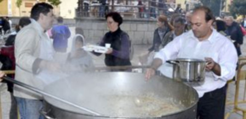 Un momento de la elaboración del arroz con setas