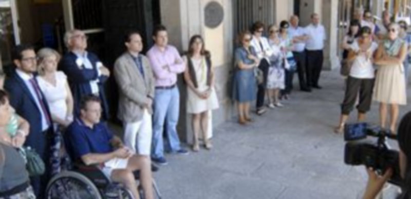 Imagen de la concentración de apoyo que se celebró a las doce horas en la Plaza Mayor. / A. Benavente