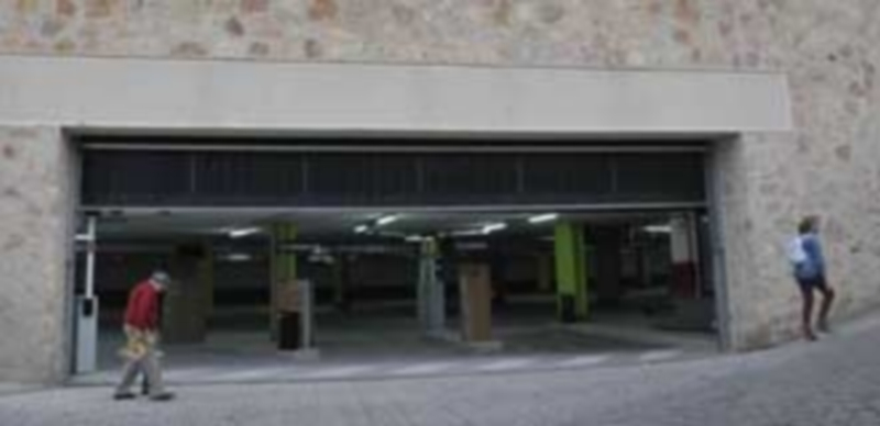 El aparcamiento se construyó aprovechando el desnivel existente en esta zona de la ciudad. / Juan Martín