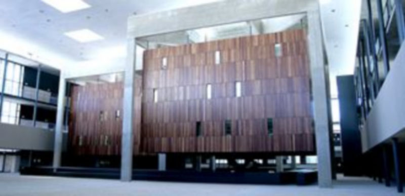 Imagen de la entrada al nuevo campus María Zambrano