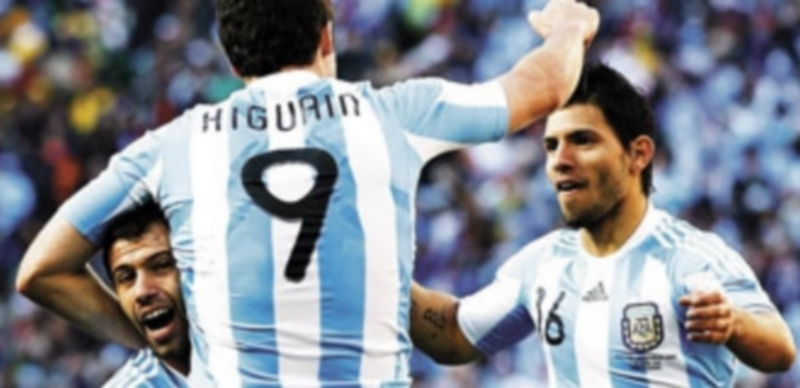 El ‘Kun’ y el ‘Pipita’ comparten ataque de manera habitual en la selección albiceleste con Messi. / Efe