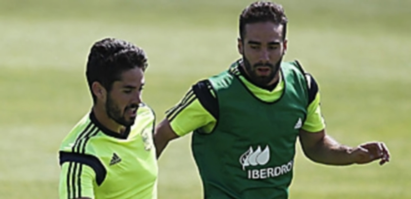 España se pone a punto ante Costa Rica 1 Isco (izq) tomará las riendas del juego de España ante la ausencia de Iniesta. / EFE