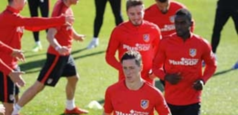 El Atlético espera volver a la senda del triunfo en el Calderón 1 Los atléticos han empatado sus últimas dos citas ante Deportivo y Astana. / EFE