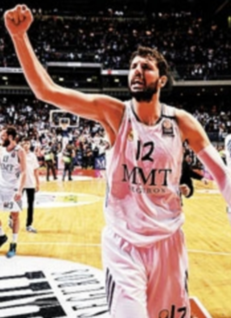 Mirotic festeja el triunfo blanco.