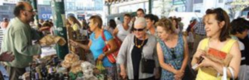 Productos típicos sin fertilizantes ni productos químicos se dieron cita en la Plaza de España de Valladolid. / Ical