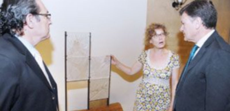 Genoveva García presentó ayer su obra junto al presidente de la Diputación