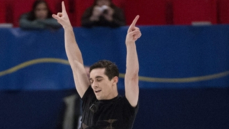 El patinador español ejecuta su ejercicio del programa corto del Europeo. / EFE