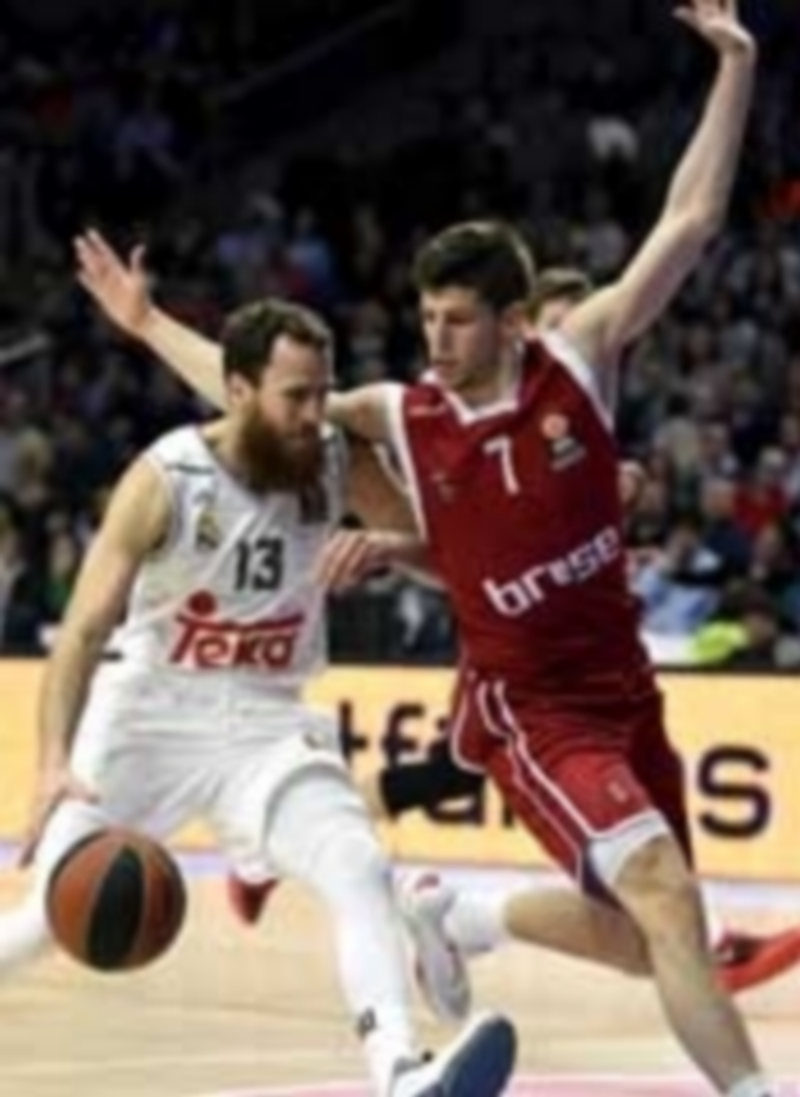 Sergio Rodríguez lideró con 13 puntos en el tercer cuarto la remontada blanca. / EFE