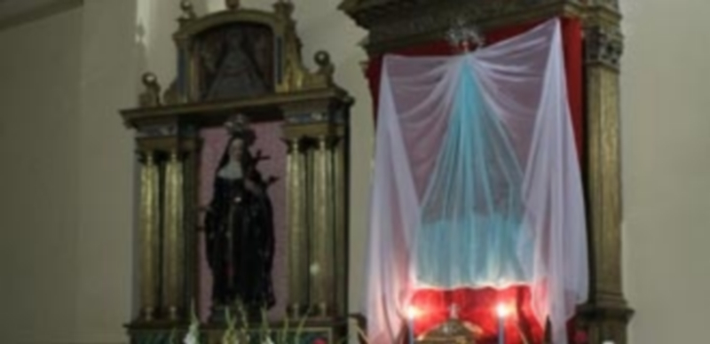 Ejemplo de la instalación de monumentos en la iglesia de Santa Rita. / M. G.