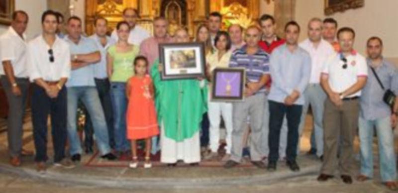 La eucaristía celebrada ayer en la parroquia subrayó el afecto que los feligreses del barrio profesan a su párroco