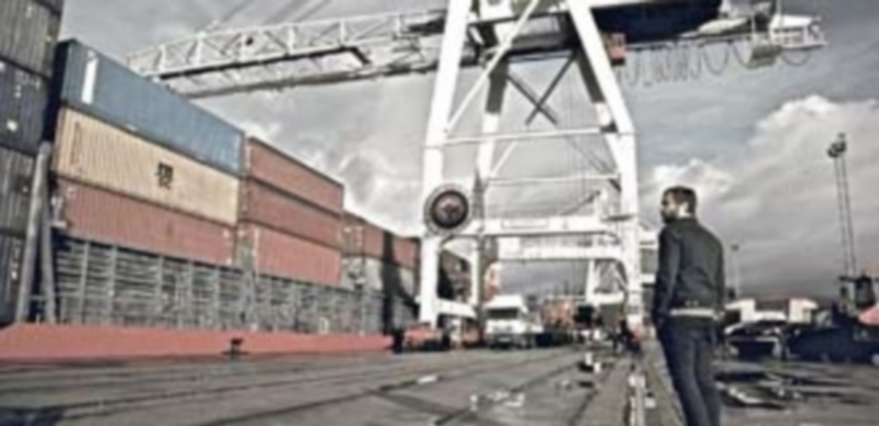 Viajes de ida a Segovia 1 Josete Díaz Villlanueva posa en uno de los muelles del puerto de Vigo