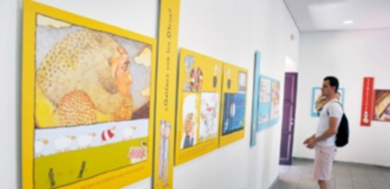 Los dibujos y las ilustraciones infantiles de la exposición sirven como ejemplos para mostrar la diversidad. / El Adelantado