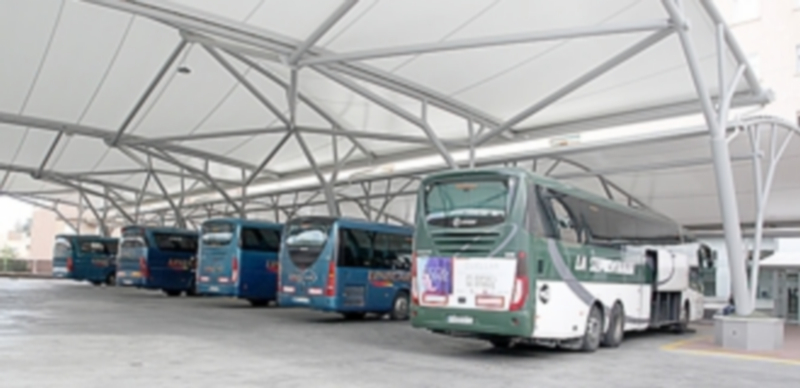 Dársenas de la campa de vehículos de la estación de autobuses de Segovia. / NEREA LLORENTE