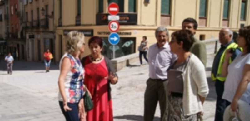 El tráfico rodado volvió a circular ayer por todo el tramo de la calle Muerte y Vida y Pintor Montavo. / Fran Muñoz