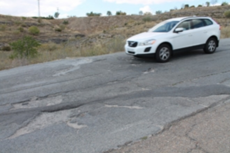 El estado de pavimento es muy malo en varios puntos. / El Adelantado