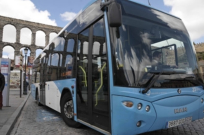 La flota del transporte público la integran 28 vehículos. / Borja Martín