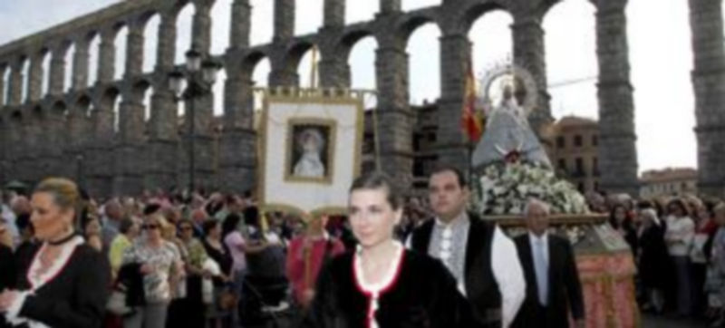 MIllares de personas siguen con devoción los actos de la novena de la Fuencisla