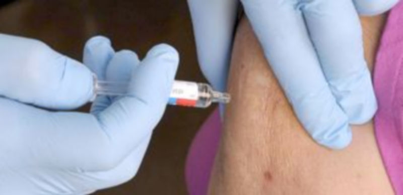 La campaña de vacunación frente a la gripe se inició el día 22 de octubre y fue suspendida temporalmente en noviembre. / A. B.