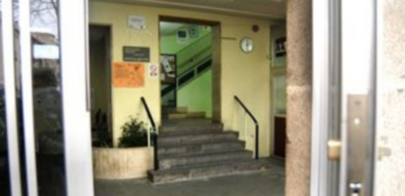 Un piquete informativo recorrió los centros educativos de secundaria de la capital para informar sobre la huelga. / A. Benavente