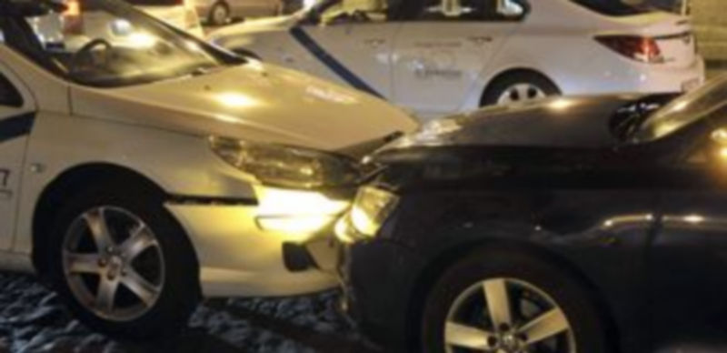 Uno de los taxistas arremetió contra el otro tras el enfrentamiento del domingo de madrugada en la parada del Acueducto. / Alberto Benavente