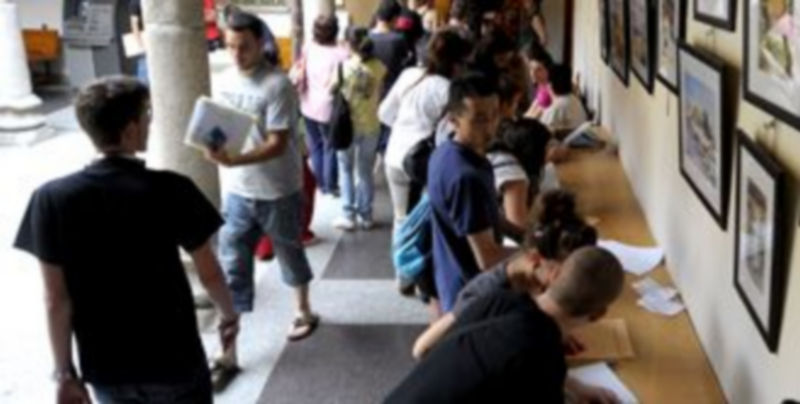 Los aspirantes a entrar en las escuelas y en la facultad de la UVa han abarrotado las dependencias del Palacio de Mansilla en las últimas semanas de julio para formalizar su ingreso./Kamarero