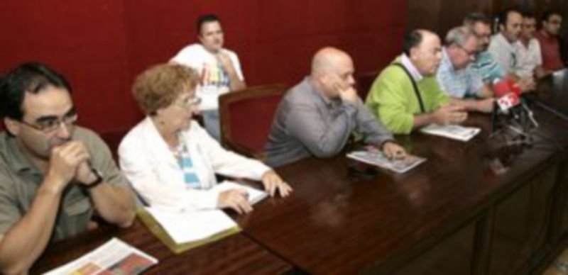 Un momento de la rueda de prensa celebrada en el salón de actos de la AISS por sindicatos y colectivos. / Lara Mazagatos