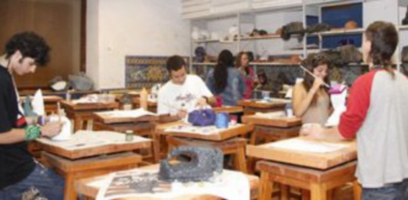 La "Casa los Picos" es un centro integrado donde se imparten todas las enseñanzas artísticas que tienen relación con las artes plásticas y el diseño. Cuenta con 250 alumnos. / Diego de Migel