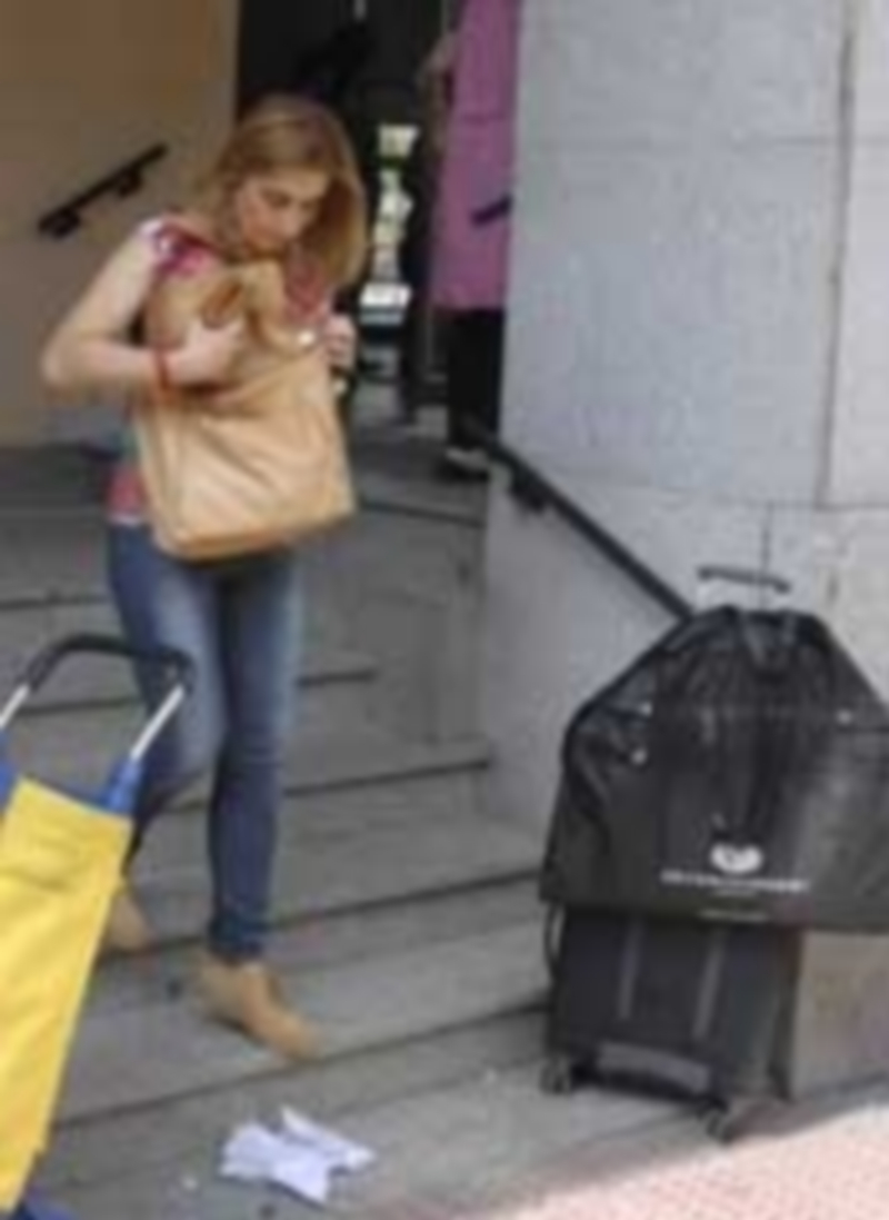 El PP señala que las escaleras dificultan la accesibilidad. / Elena Peña